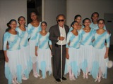 Marcos Passos com as bailarinas do Bal da Fernanda Bianchini