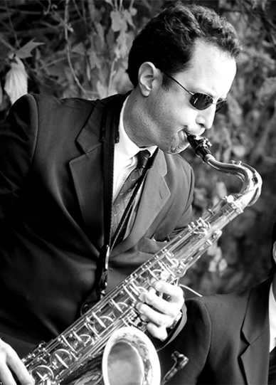 Foto de Glauco Cerejo ao sax tenor. 