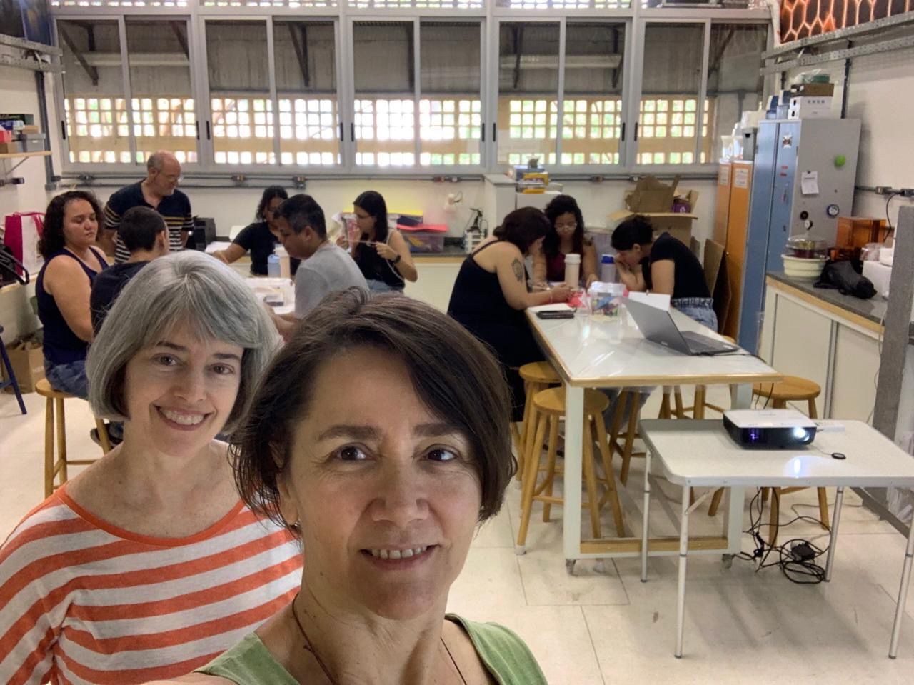 Turma trabalhando